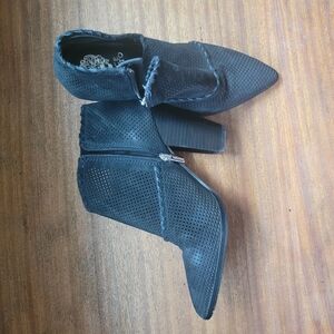 Vince Camuto Lamorna Perforated Pointy Toe Bootie block heel 3.75 suede